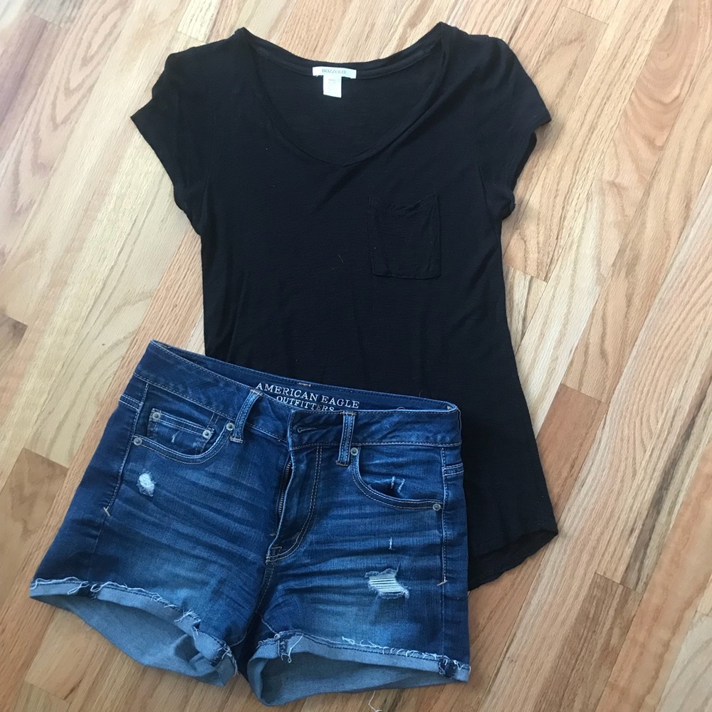 Simple Black Tee With Pocket Size Small!